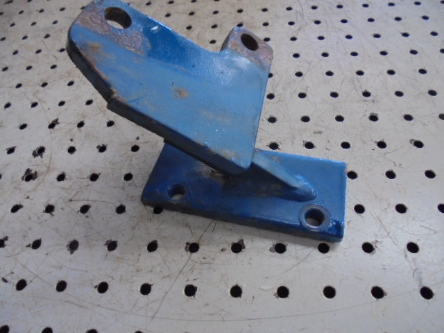 For FORD 5610 6610 7610 RH AUXILLIARY SPOOL VALVE MOUNTING BRACKET