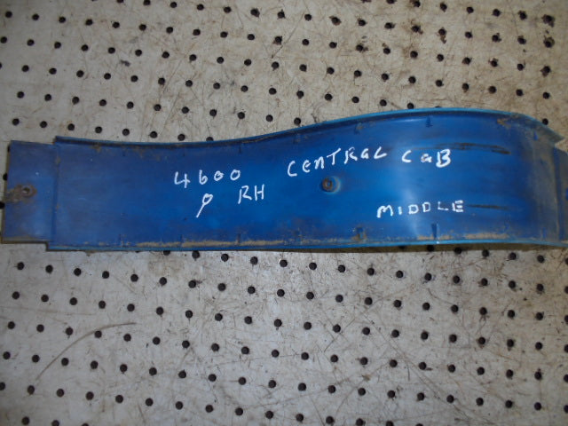 For FORD 4600 Q CAB RH CENTRE PILLAR INTERNAL PLASTIC COVER