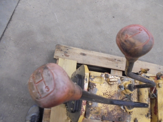 For FORD 545D 550 SHUTTLE GEARBOX -8 SPEED TORQUE CONVERTER