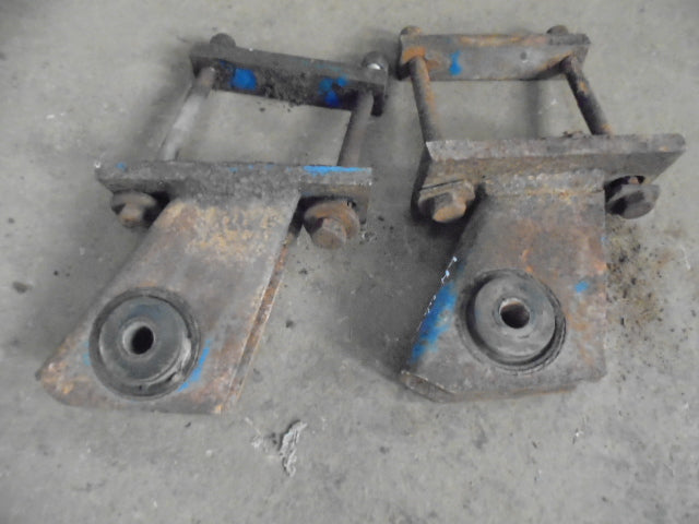 For FORD 4600 Q CAB REAR CAB MOUNTINGS WITH BOLTS