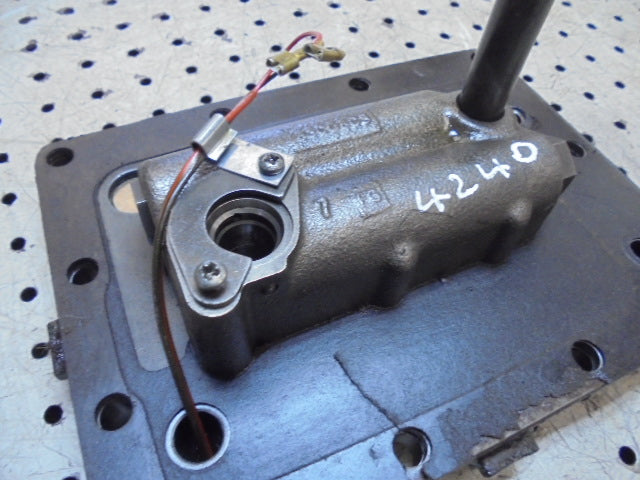 For CASE 4240/4230 GEARBOX TORQ AMP SOLENOID SWITCH & PLATE