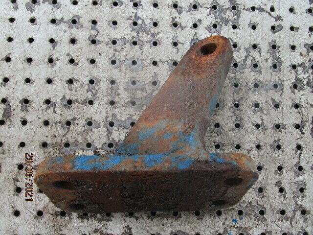 for, FORD 4000,4600 LH Hydraulic Arm Stabiliser Bracket in Good Condition