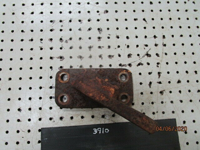 Ford 4610,3910 LH Hydraulic Arm Stabiliser Chain Bracket in Good Condition
