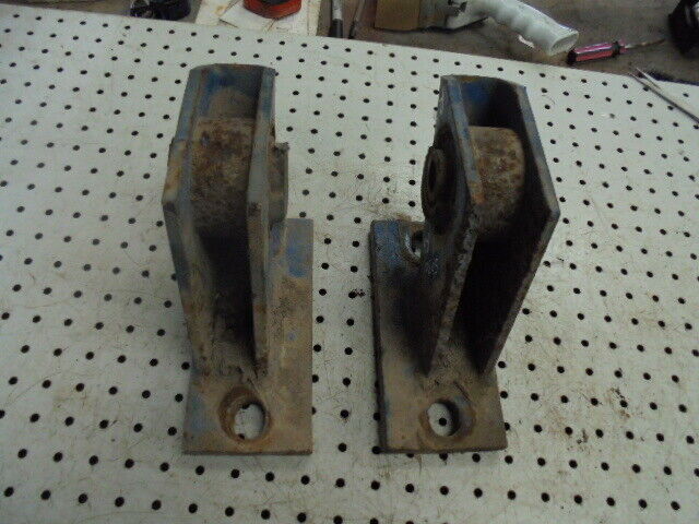 for, Ford 5030 Cab Rear Mountings PAIR  in Good Condition