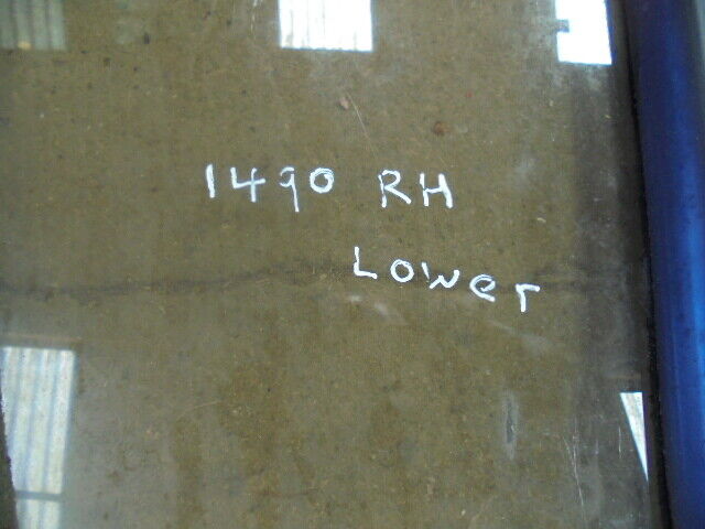 for, David Brown 1490 RH Front Lower Glass & Rubber Sealer in Good Condition