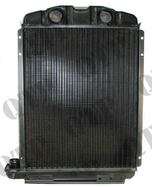 Fordson Super Dexta Radiator – Gwynedd Farm Machinery Ltd