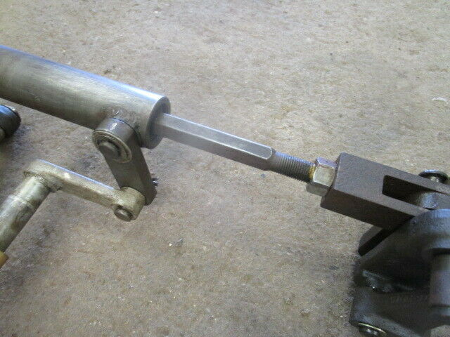 for, Ford TW25 Hydraulic Control Linkages to Hydraulic Lift Cylinder 