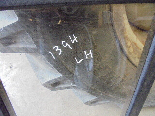 for, David Brown 1394 LH Front Lower Glass & Rubber Sealer in Good Condition