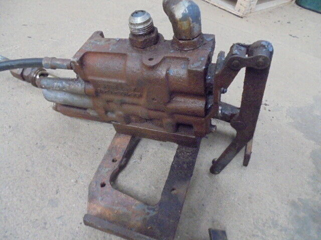 for, New Holland 4835 Auxilliary Double Acting Spool Valves & Pipes