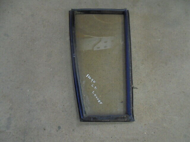for, David Brown 1490 LH Front Lower Glass & Rubber Sealer in Good Condition