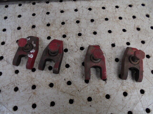 for, CASE IH 885,785 Engine Injector Clamp Brackets & Bolts 4 in Good Condition