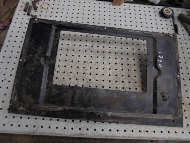 for, David Brown 1390 Cab Air Intake Duct Mounting Plate - Good Condition