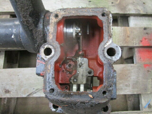 for, David Brown 1494 Hydraulic Cross Shaft Assembly in Good Condition