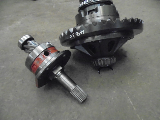 Ford New Holland 4830, 5030 Rear Axle Crown Wheel And Pinion With Differential 2wd