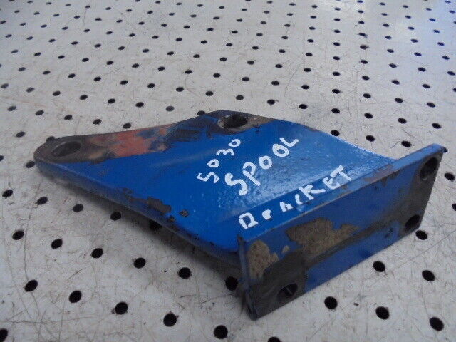 for, Ford 5030 Auxilliary Spool Valve Mounting Bracket in Good Condition