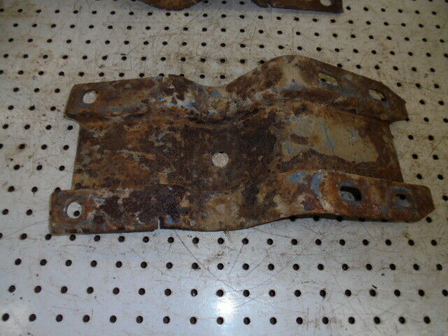 for, FORD 4600 Q Cab Mudguard Mounting Bracket in Good Condition