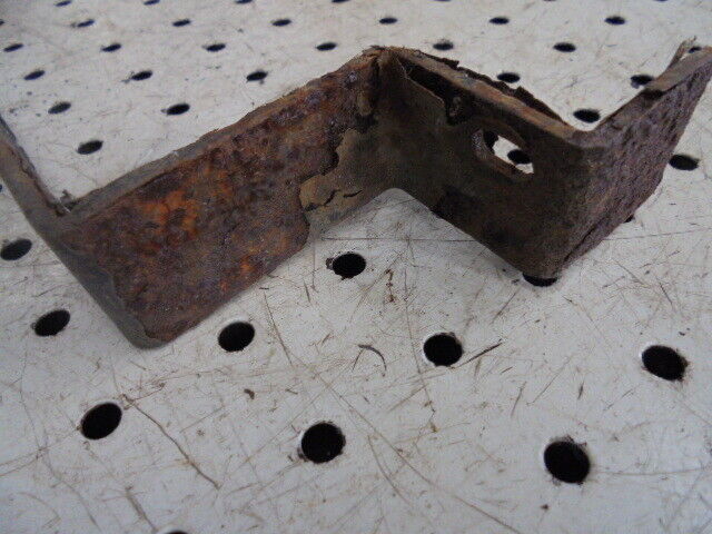 for, David Brown 1490 Cab Air Duct Retaining Bracket in Good Condition