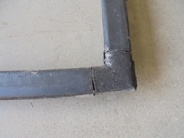 for, David Brown 1394 Front Windscreen Rubber Sealer in Good Condition