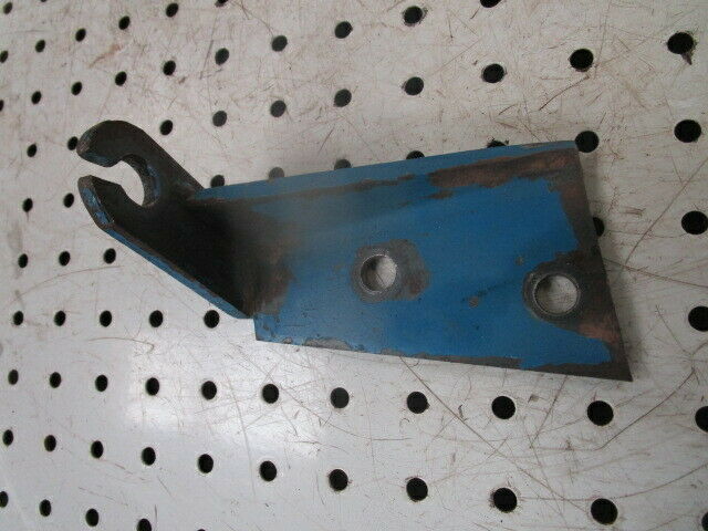 for, Ford 4600 Q Cab Handbrake Cable Bracket (on rear axle) in Good Condition