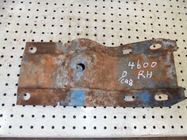 for, FORD 4600 Q Cab Mudguard Mounting Bracket in Good Condition