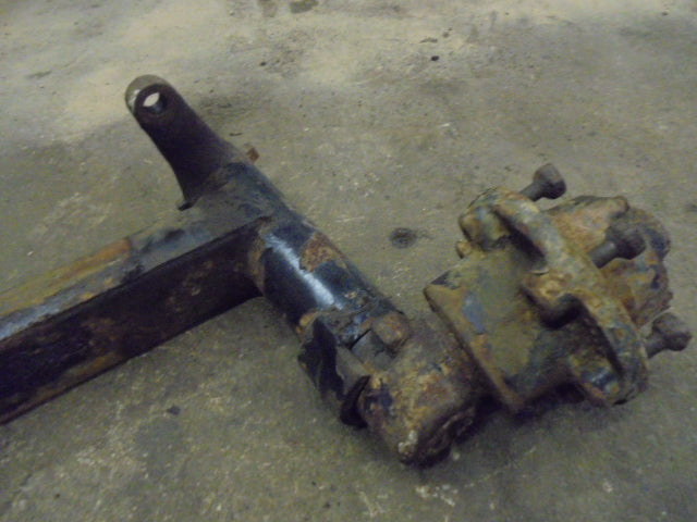 David Brown 1494, 1490 Right Hand Axle Extension With Stub Axle And Hub