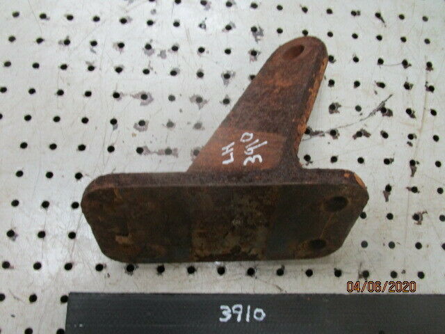 Ford 4610,3910 LH Hydraulic Arm Stabiliser Chain Bracket in Good Condition