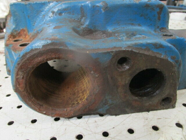 for, Ford 4600 Hydraulic Top Cover Housing in Good Condition