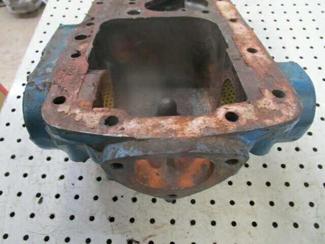 for, Ford 4600 Hydraulic Top Cover Housing in Good Condition