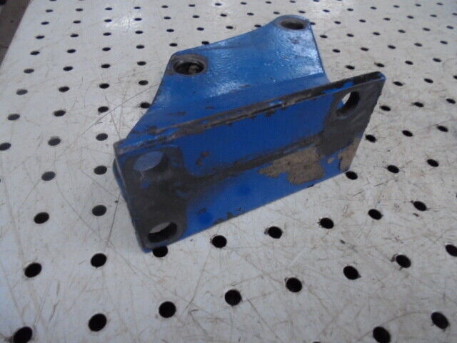 for, Ford 5030 Auxilliary Spool Valve Mounting Bracket in Good Condition