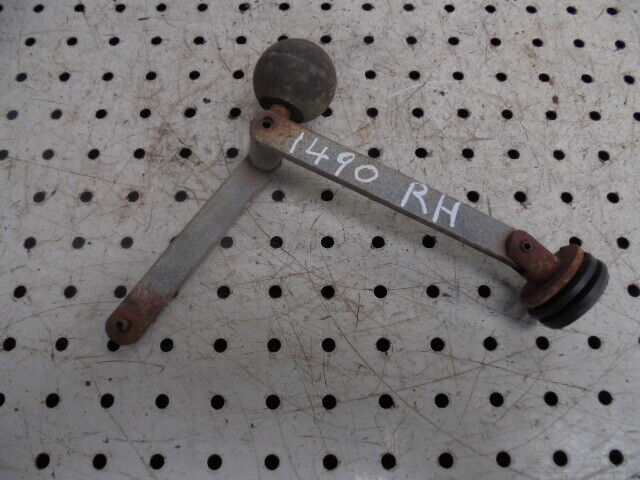 for, David Brown 1490 Cab RH Side Window Catch in Good Condition