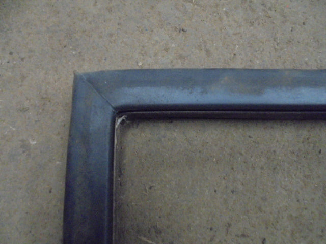 David Brown 1494, 1394 Right Hand Door Top Glass Seal