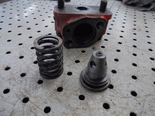 for, David Brown 1490 Hydraulic Pressure Relief Valve Assembly in Good Condition