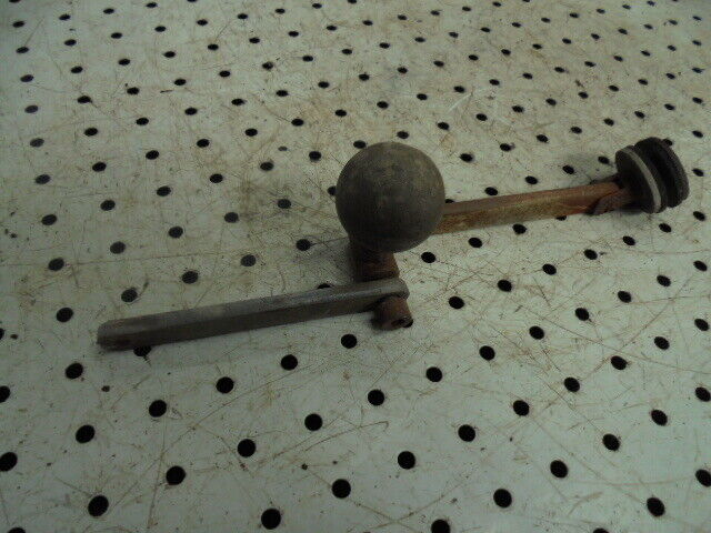 for, David Brown 1490 Cab LH Side Window Catch in Good Condition