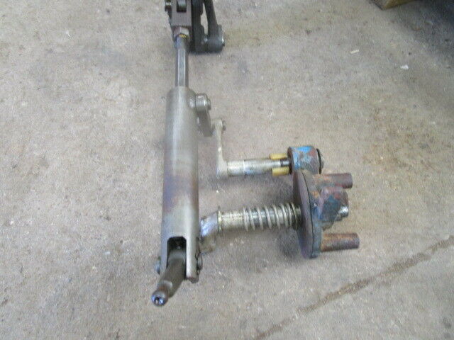 for, Ford TW25 Hydraulic Control Linkages to Hydraulic Lift Cylinder 