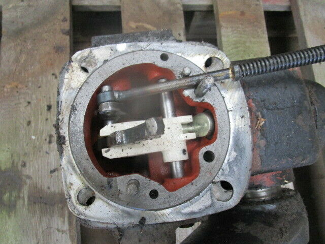 for, David Brown 1494 Hydraulic Cross Shaft Assembly in Good Condition