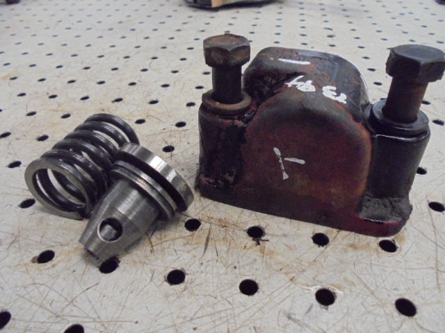 David Brown 1394 Hydraulic Pressure Relief Valve (Tandem Pump)