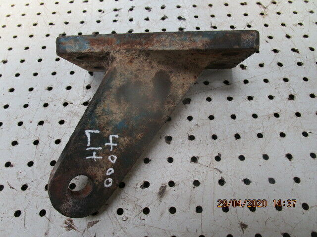 Ford 4000 LH Hydraulic Stabiliser Chain Bracket in Good Condition