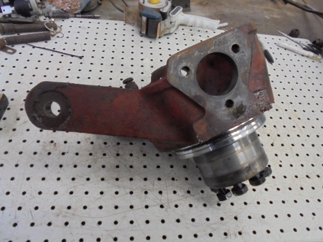 David Brown 1394 4wd Left Hand Front Axle Swivel Housing
