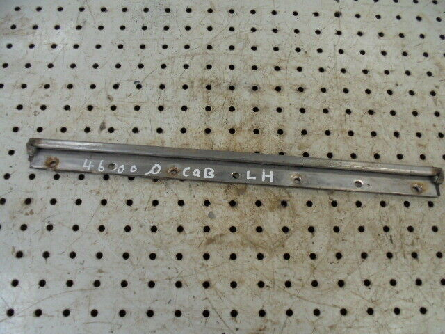 for, FORD 4600-7610 Q Cab Side Window Top Hinge in Good Condition