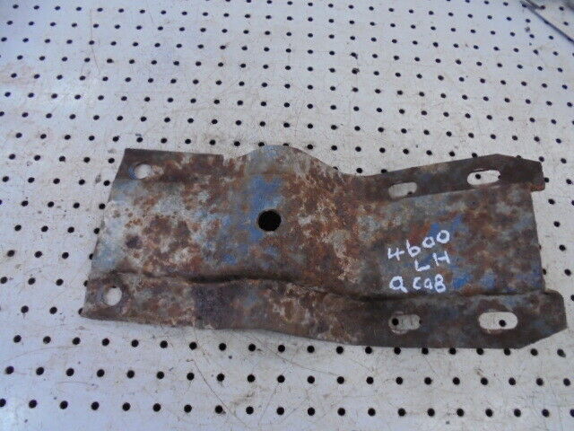 for, FORD 4600 Q Cab Mudguard Mounting Bracket in Good Condition