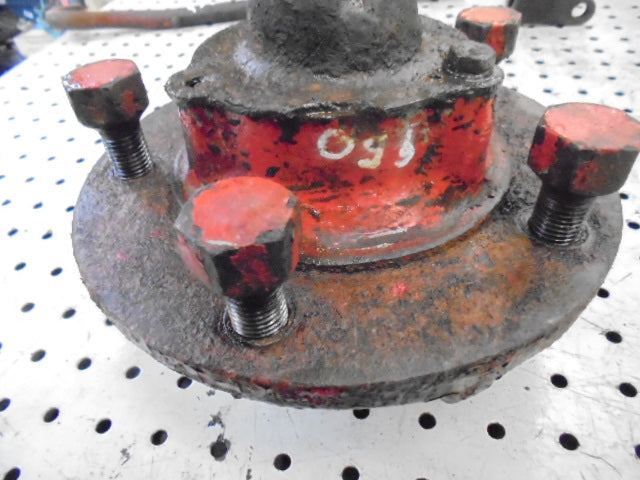 For DAVID BROWN 950 FRONT WHEEL HUB needs new bearing
