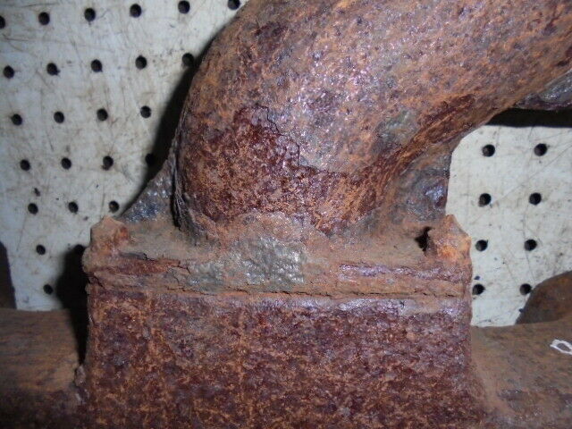 for, CASE IH 956 Exhaust Manifold Assembly in Good Condition