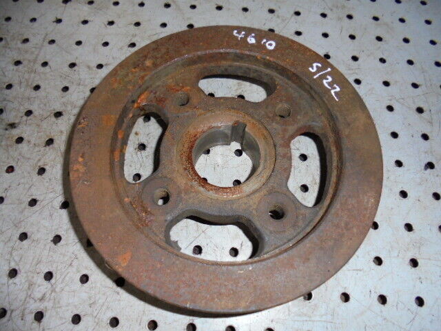 for, Ford 4610 Crankshaft Pulley in Good Condition