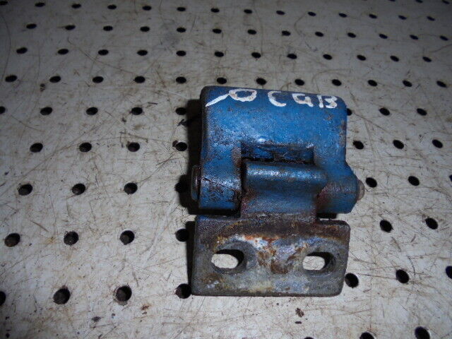 for, Ford 4600-7610 Q Cab RH Lower Door Hinge in Good Condition