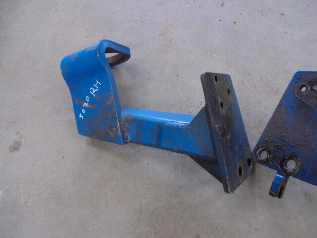 for, Ford 5030 Cab Front Mountings PAIR in Good Condition
