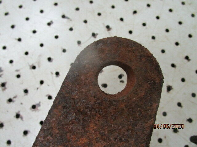 Ford 4610,3910 LH Hydraulic Arm Stabiliser Chain Bracket in Good Condition