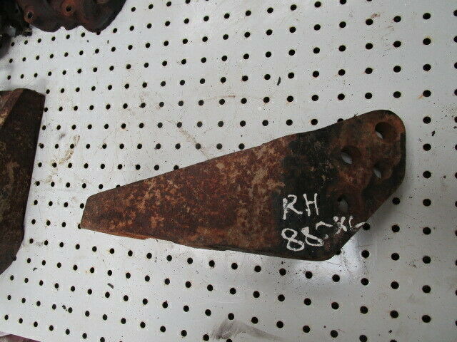 Case IH 684, 885 RH Hydraulic Arm Stabiliser Chain Bracket in Good Condition