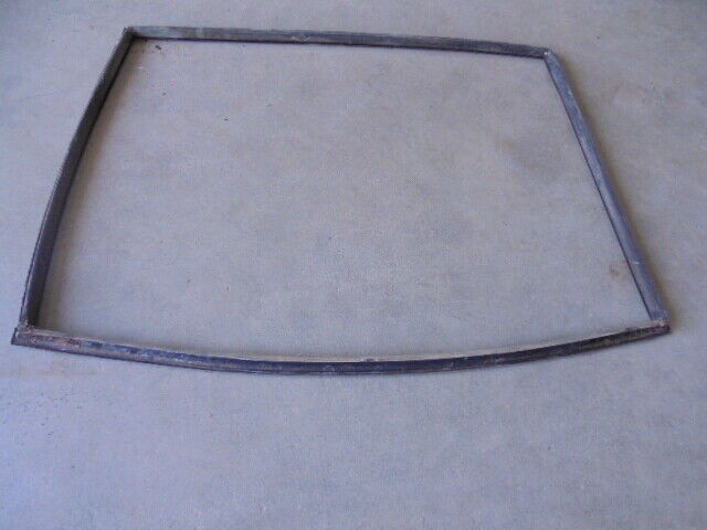 for, David Brown 1394 Front Windscreen Rubber Sealer in Good Condition
