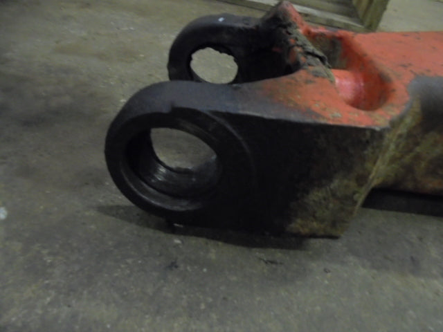 David Brown 1490 4wd Front Axle Beam Left Hand Casing