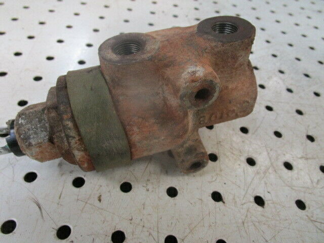 for, David Brown 1494 Brake Compensator Valve (under cab) in Good Condition